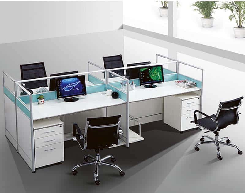 Lựa chọn bàn ghế có kích thước phù hợp với không gian văn phòng.